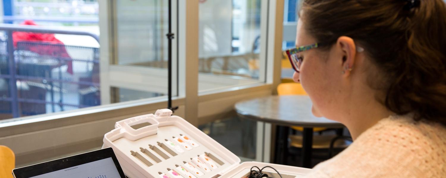 Student researcher in We-trac lab