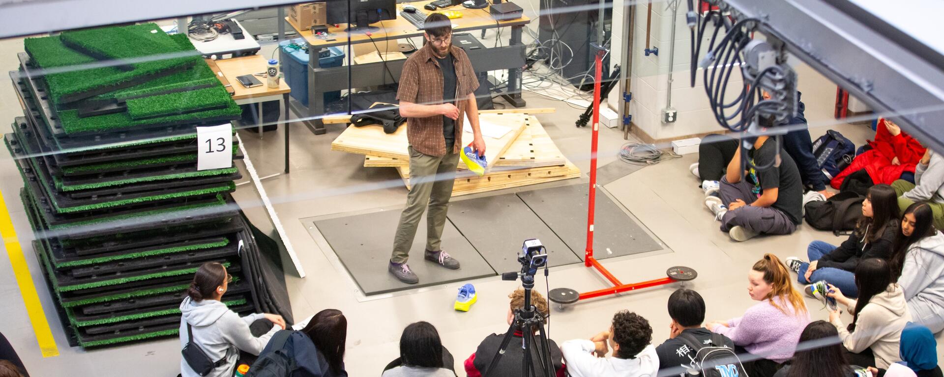 Master student presenting in front of a group of students