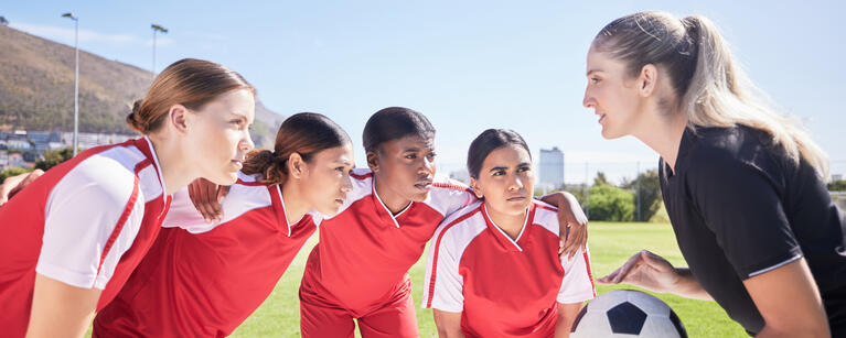 team huddle image (source COLOURBOX)