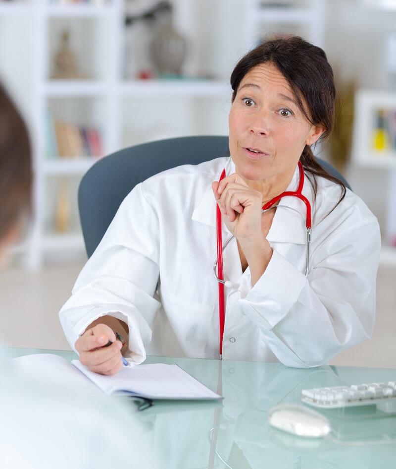 doctor speaking to a patient