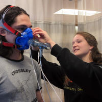 undergrad in the physiology lab 